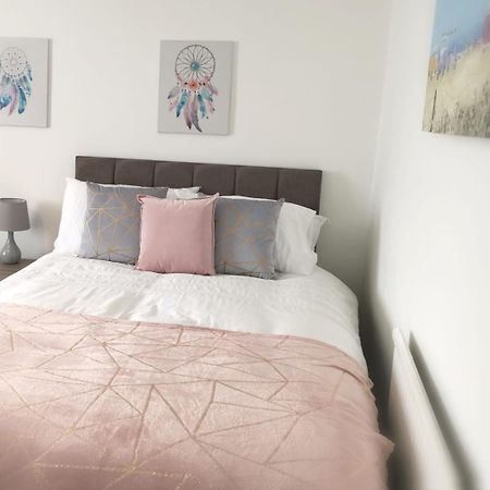 Parking, Smart Tv'S In All Rooms, Central Location Swansea Exteriér fotografie