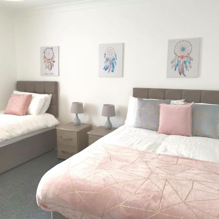 Parking, Smart Tv'S In All Rooms, Central Location Swansea Exteriér fotografie