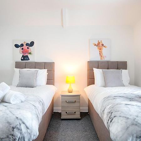 Parking, Smart Tv'S In All Rooms, Central Location Swansea Exteriér fotografie