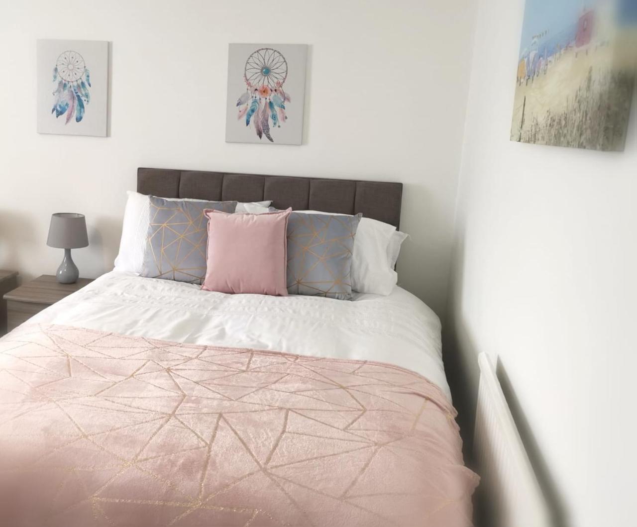 Parking, Smart Tv'S In All Rooms, Central Location Swansea Exteriér fotografie