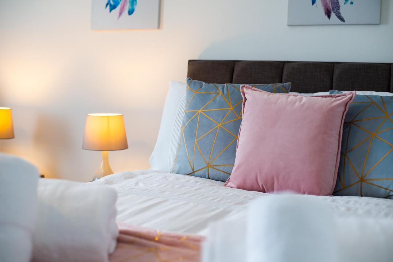 Parking, Smart Tv'S In All Rooms, Central Location Swansea Exteriér fotografie