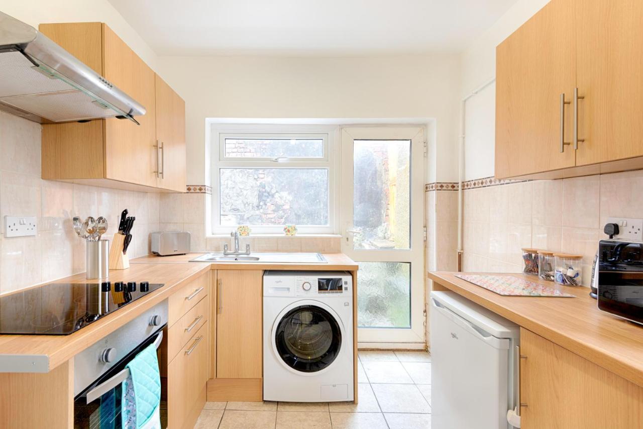 Parking, Smart Tv'S In All Rooms, Central Location Swansea Exteriér fotografie