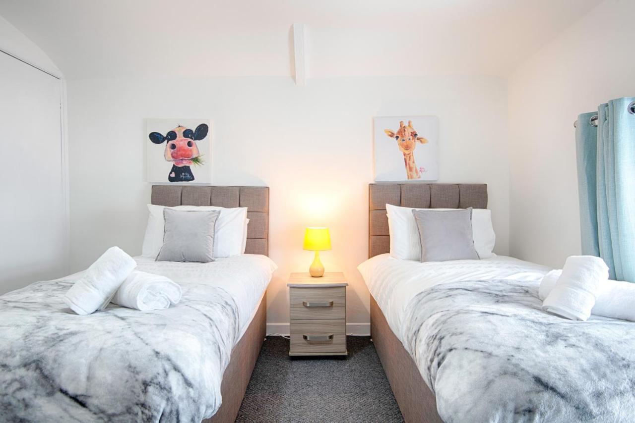 Parking, Smart Tv'S In All Rooms, Central Location Swansea Exteriér fotografie