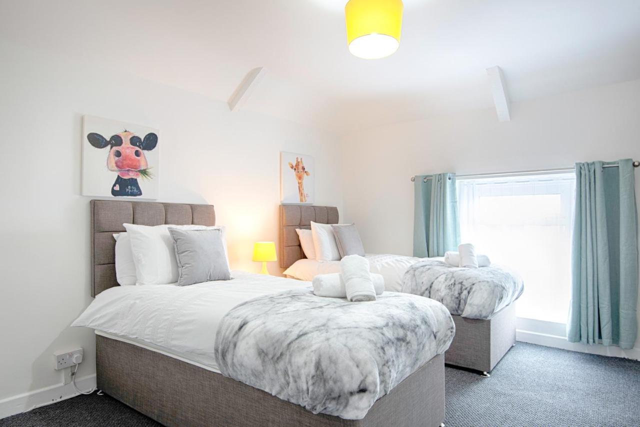 Parking, Smart Tv'S In All Rooms, Central Location Swansea Exteriér fotografie