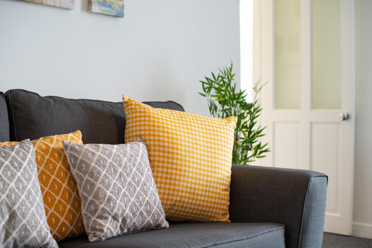 Parking, Smart Tv'S In All Rooms, Central Location Swansea Exteriér fotografie