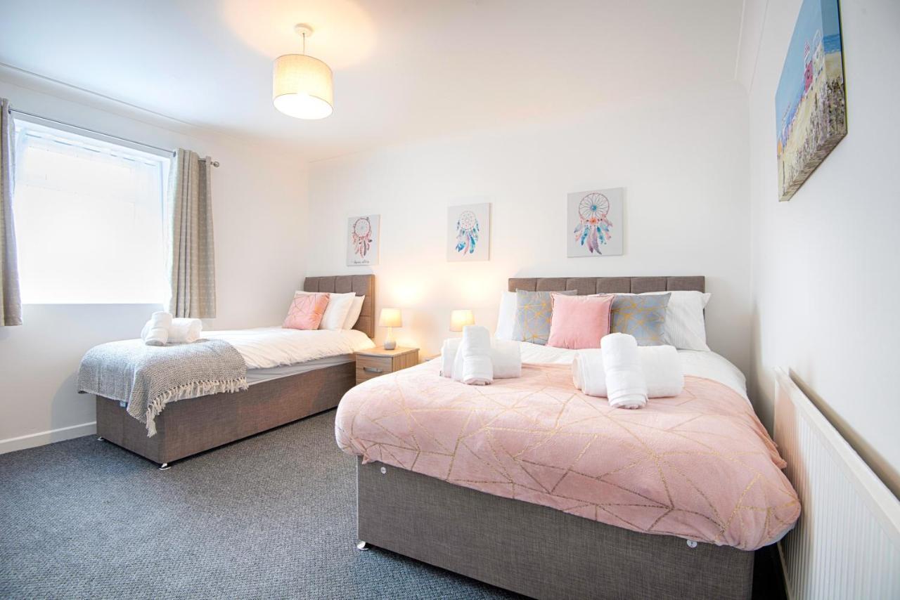 Parking, Smart Tv'S In All Rooms, Central Location Swansea Exteriér fotografie