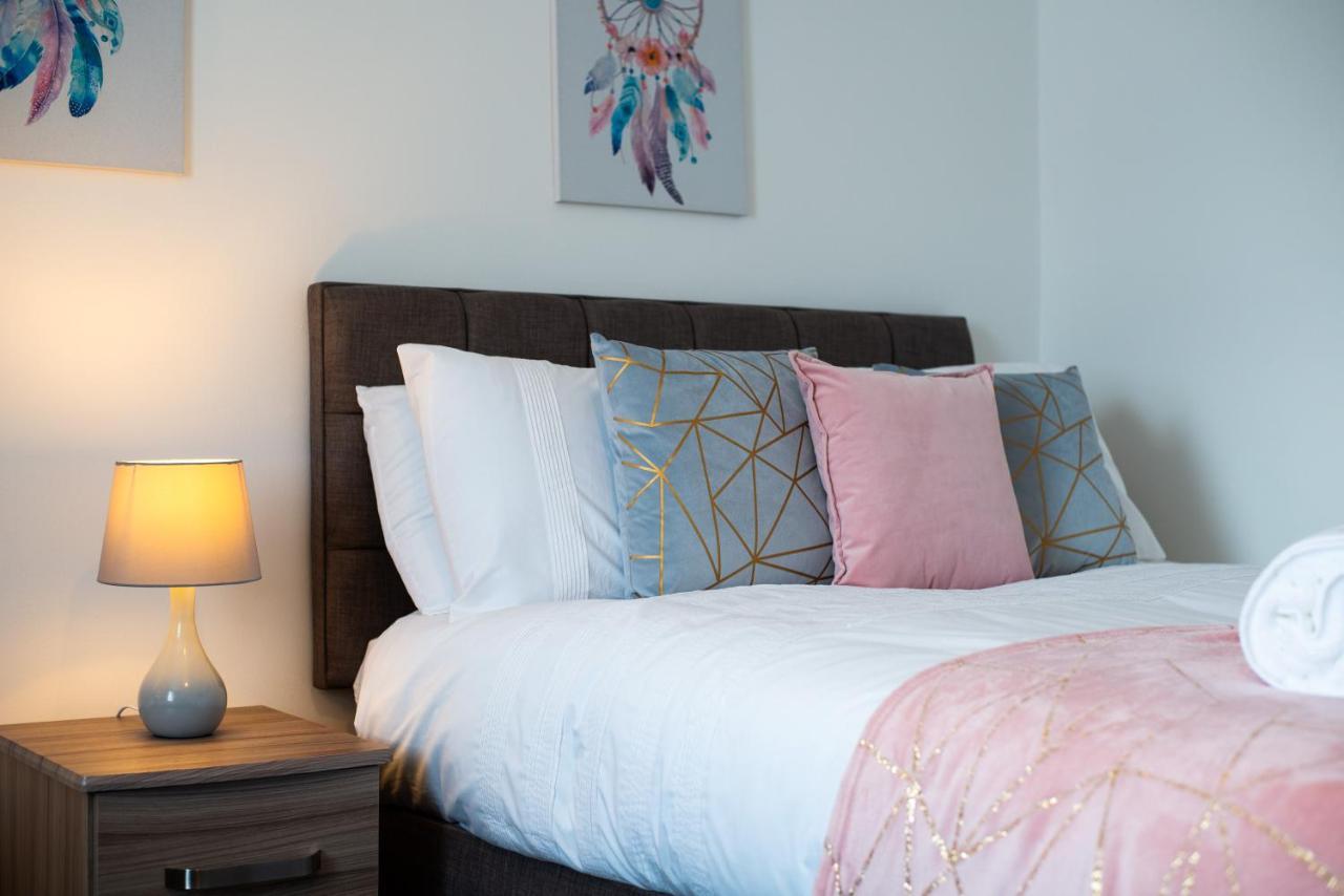Parking, Smart Tv'S In All Rooms, Central Location Swansea Exteriér fotografie
